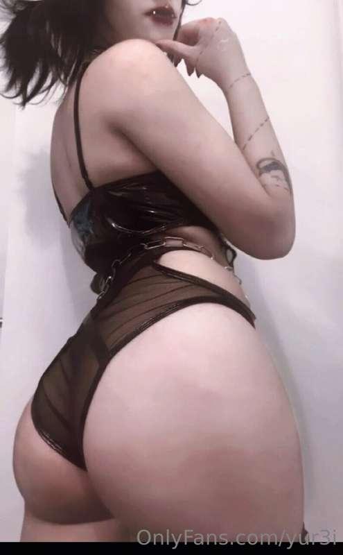 I need help… Take it off for me, boo?
👉🏻👈🏻