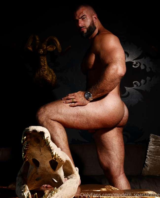 Beastly😏 @modern_spartan for the full spread.