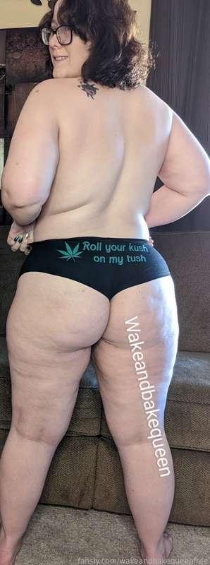 all solo 420 content @WakeAndBakeQueen 
 
#fyp #wakeandbakequeen #dabbykatt #beach #selfie #bigboobs #natural  #therealwakeandbakequeen #therealdabbykatt #wakeandbakequeencom #420 #710 #marijuana #weed #colorado #collab #groupcontent
