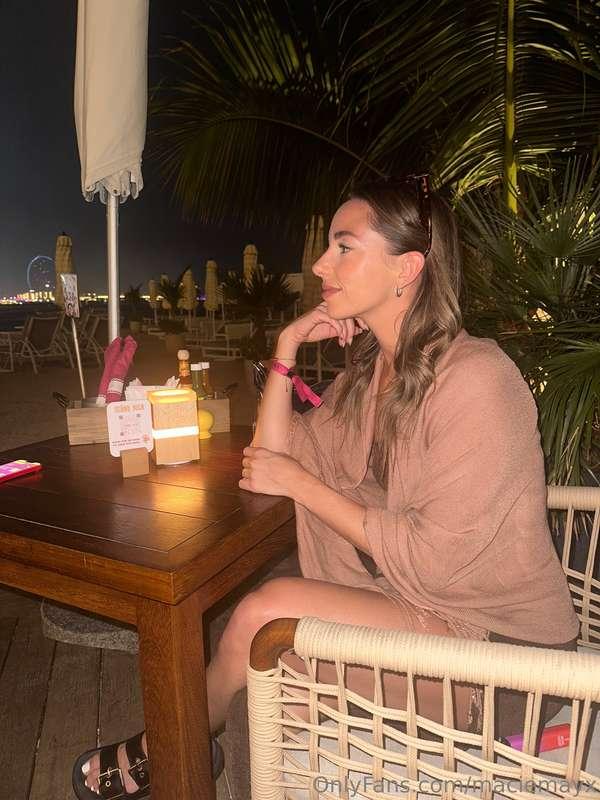 Let’s go to dinner. My favourite food is Thai or Italian 💅🏼💅..