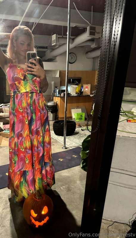 do you like my dress? 🥰