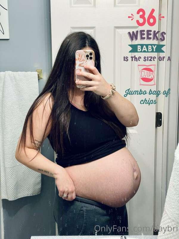 **36 WEEK BUMPDATE** 😳
*Officially 9 months pregnant!*
Baby ..