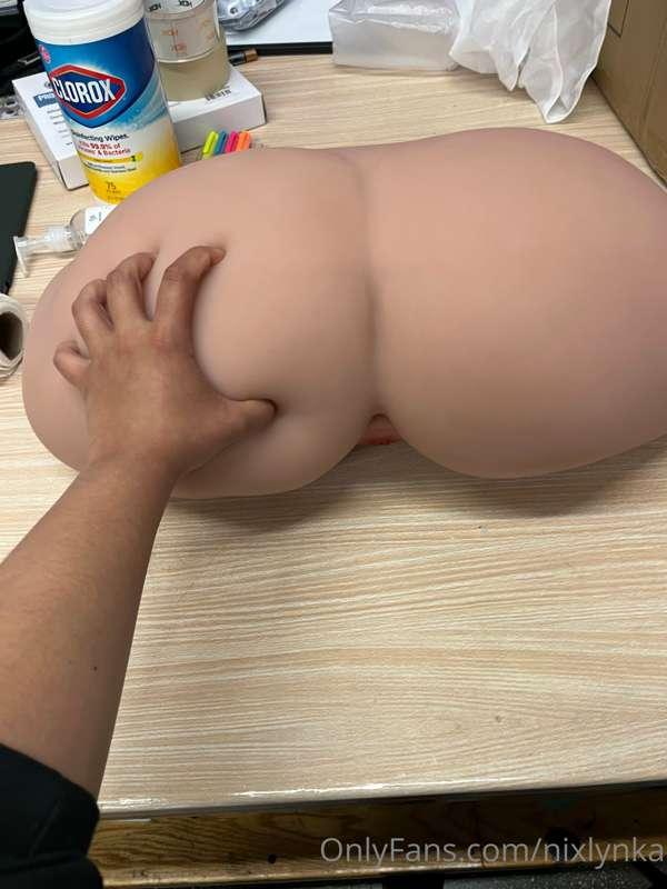 More pics of the Nixlynka ass mold :) it is actually molded ..