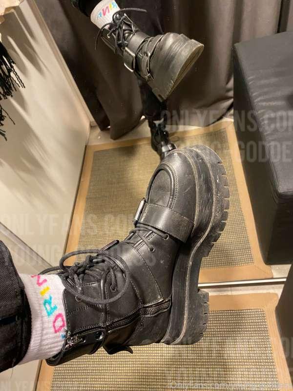 I made my slave lick these dirty boots in the fitting room, ..