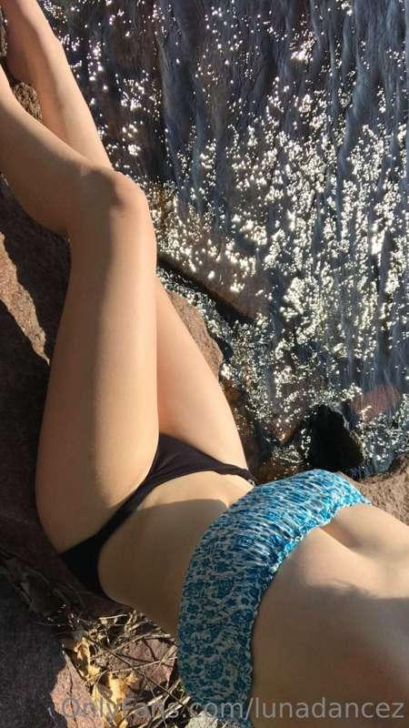 I need to go somewhere warm 🤤 I miss summer