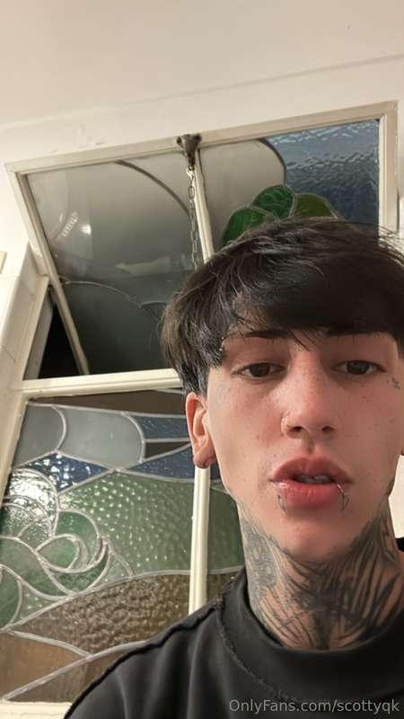 Helllooo im back, two days off (sorry) i was moving to my ne..