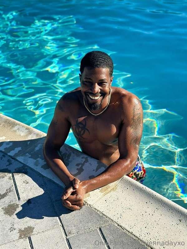 **DAMNNNNN Isiah Maxwell is back at it with ANOTHER hot vide..