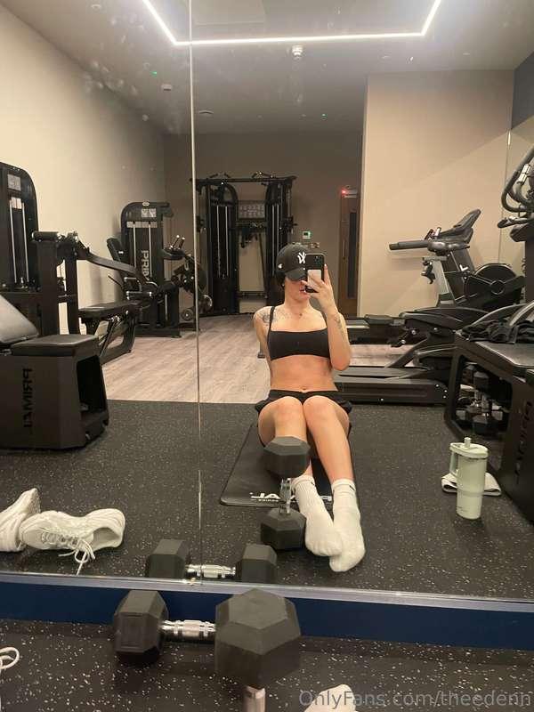 Lifting, stretching… and ready for a little fun❤️🙊