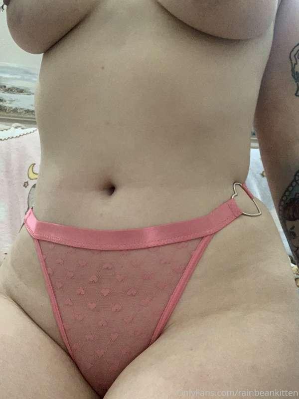 love how these hearts make my hips look all squishy🥺🍑✨