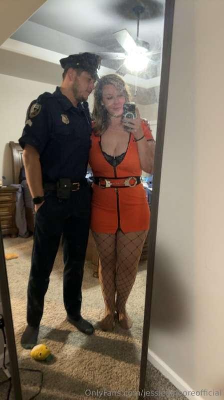 Nvm how dirty my mirror is; this is the inmate costume I was..