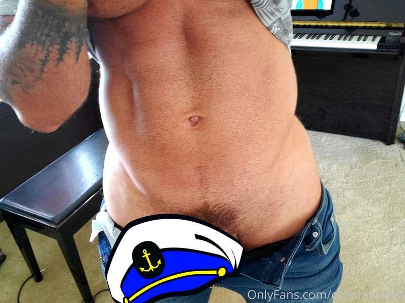 My cock is so fucking hard..I just need someone to cum on 💦😈