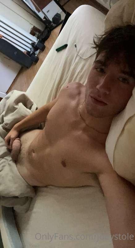 Wish I had someone here who could service this cock right no..