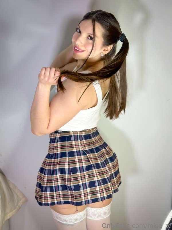 FIRST 10 TO GO TO MY VIP WILL GET A FREE EXPLICIT VIDEO IN D..