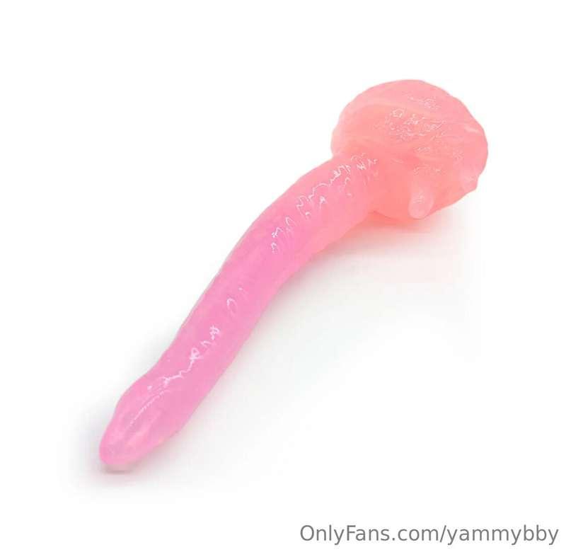 I really would love to play with this dildo, I know I'm goin..