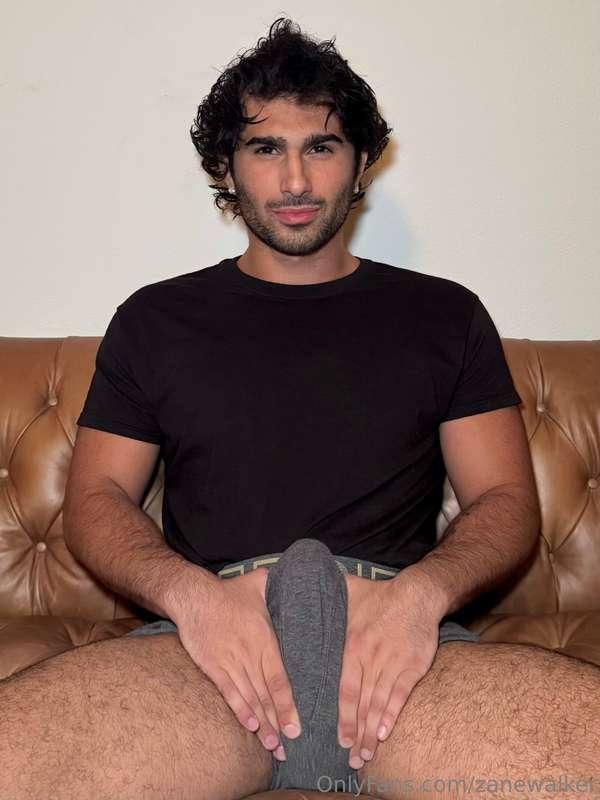 Drop a tip if you’d let daddy do whatever he wants to you 😈