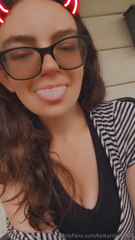 Morning, go check out the new content on my paid page 🥰🤤