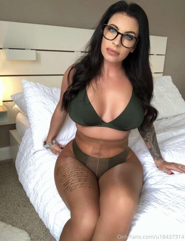 Do you like nude (crotchless) pantyhose?
