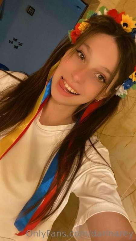 Wow, I love this outfit! How about you? 💛💙