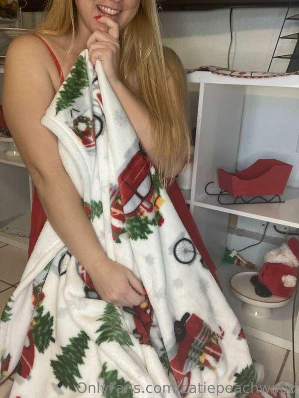 Mrs. Clause ready to please 😏