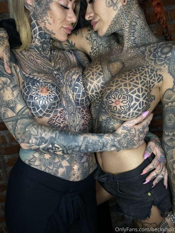 I found my tattoo twin 🖤🖤