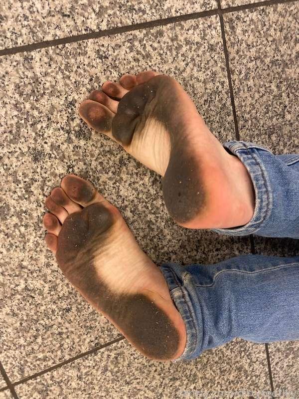 dirtyfeetlily image #1
