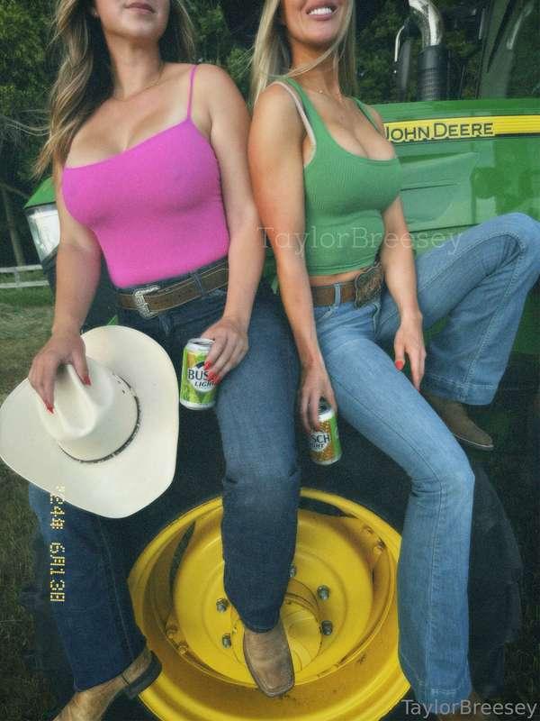 Your favorite drinkin buddies 🍻