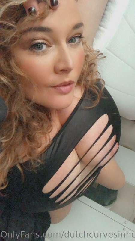 dutchcurvesinheels image #3