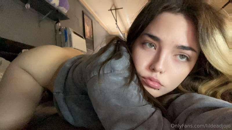 Looking for a valentine 🥰 Any takers??🍆