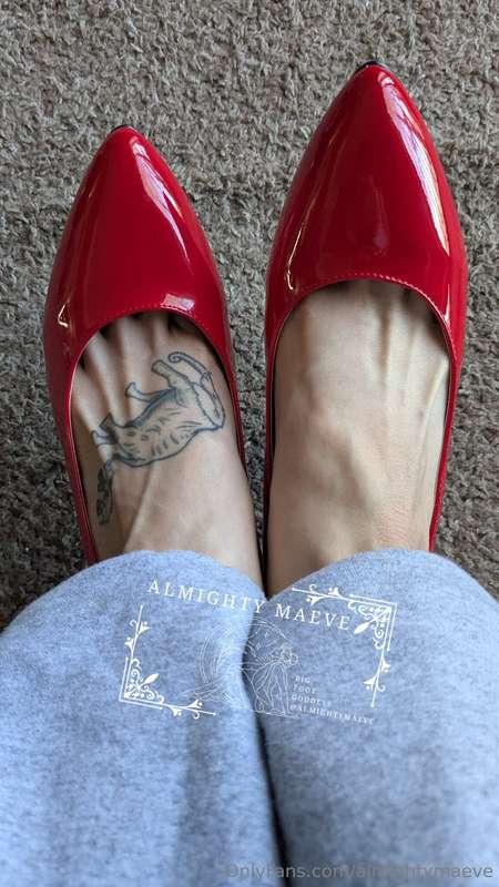 Grey sweatpants and bright red heels top view 😍 it's a vibe ..