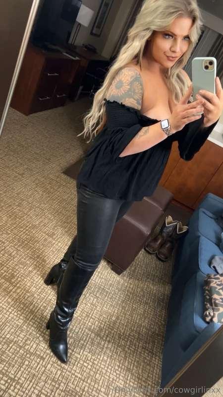 Let’s get the weekend started !🎉 🥳