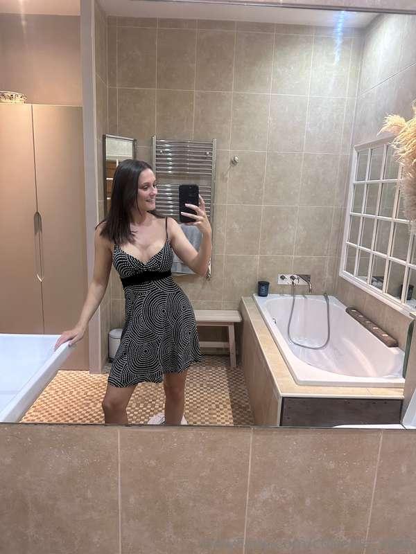 Couldn’t resist to flash my titties in the toilet😜