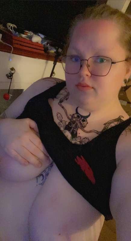 <3