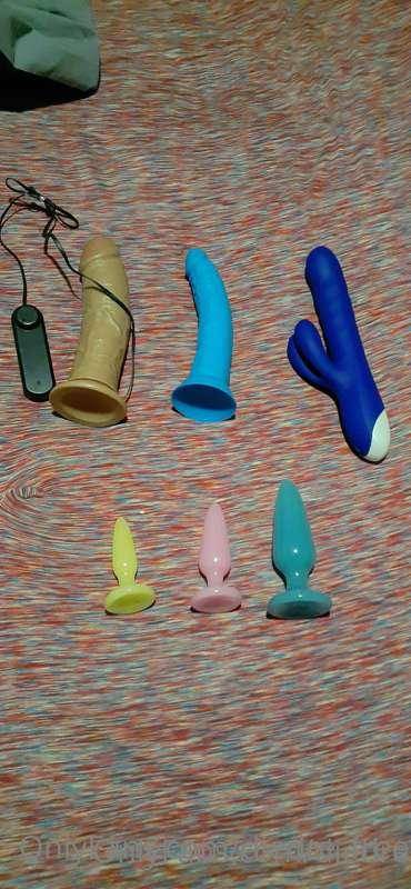 BF bought me a hole bunch of toys, pic sets and videos soon ..