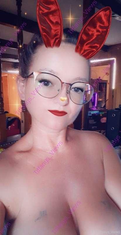 Naked teeth brushing means jiggling titties