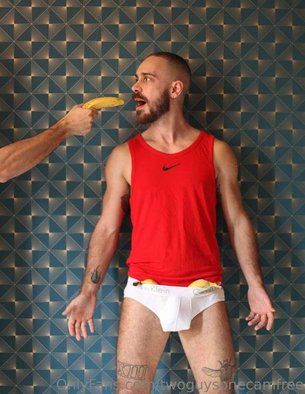 How many bananas is too many? The limit does not exist! 😈🍌
S..