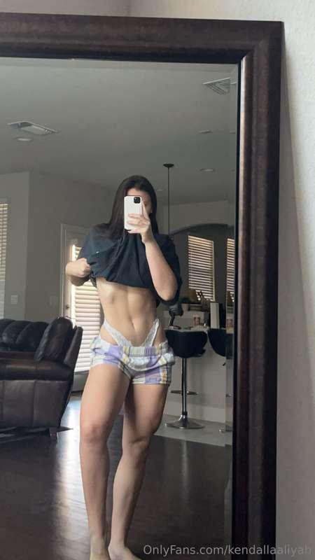 Keep grinding for those abs. Friday flex💪
