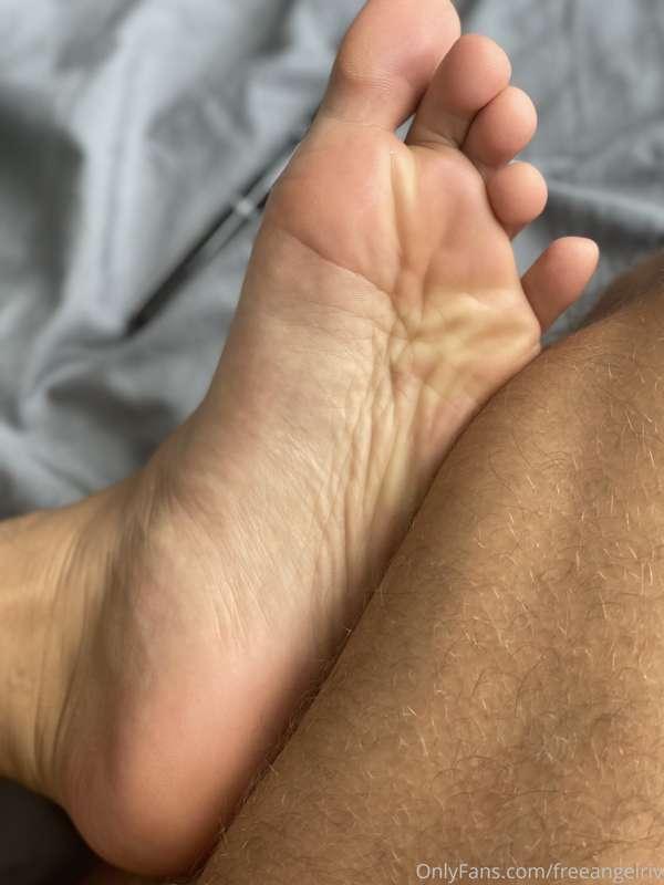 Serve my feet and pay tribute boy 👑