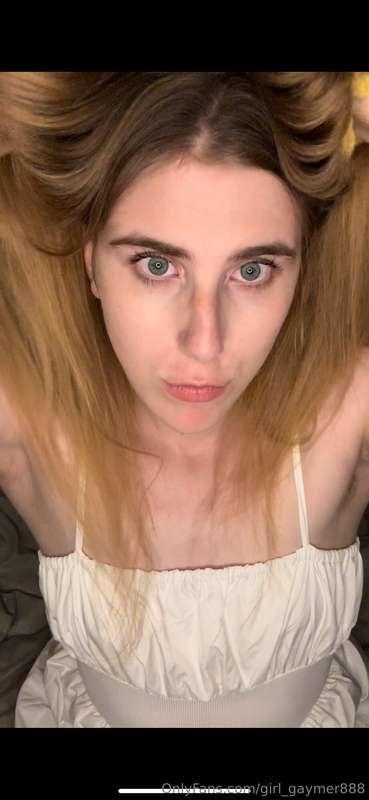 Here's me, wishing I had something to bounce on~👩‍🦳