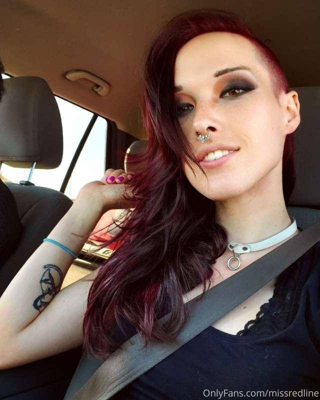 A little hello from the road 🖤🖤🖤