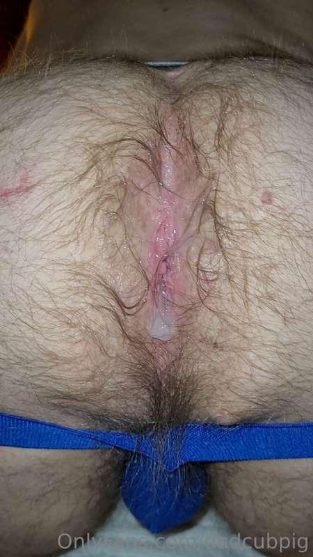 Squeezing cum out of my hole #2 🐷
