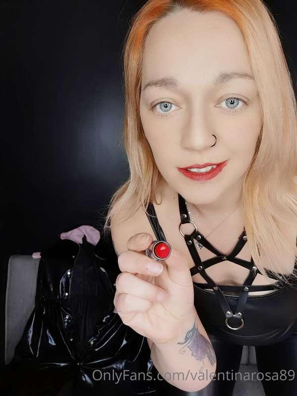 No slut is complete without makeup 💄💄head to @goddessvalenti..
