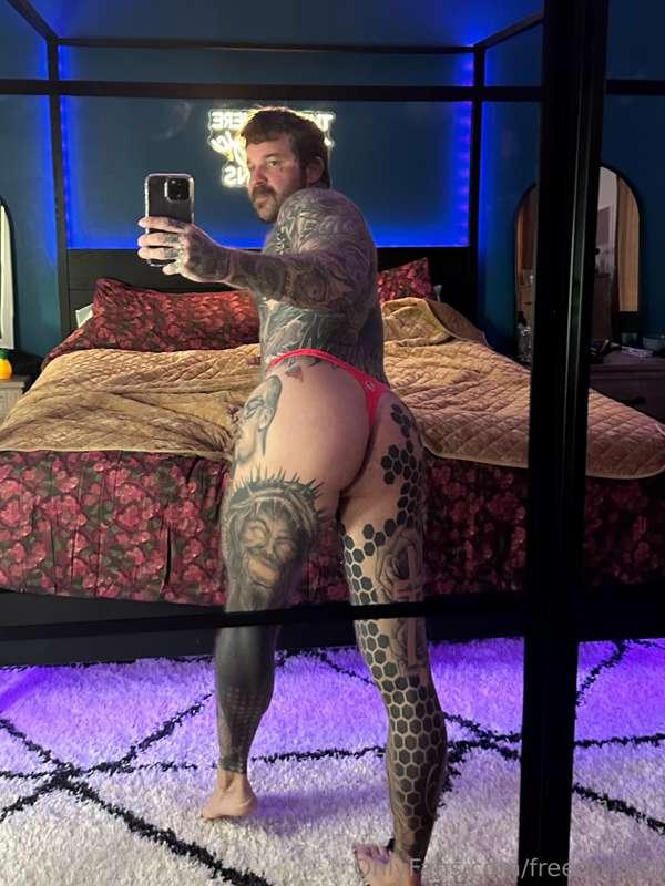 Good morning! 
Going live after the gym this morning!
