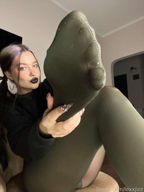 nylon feet🦶

#nylon #nylonfeet #nylonfetish #soles #pantyhose #tights 