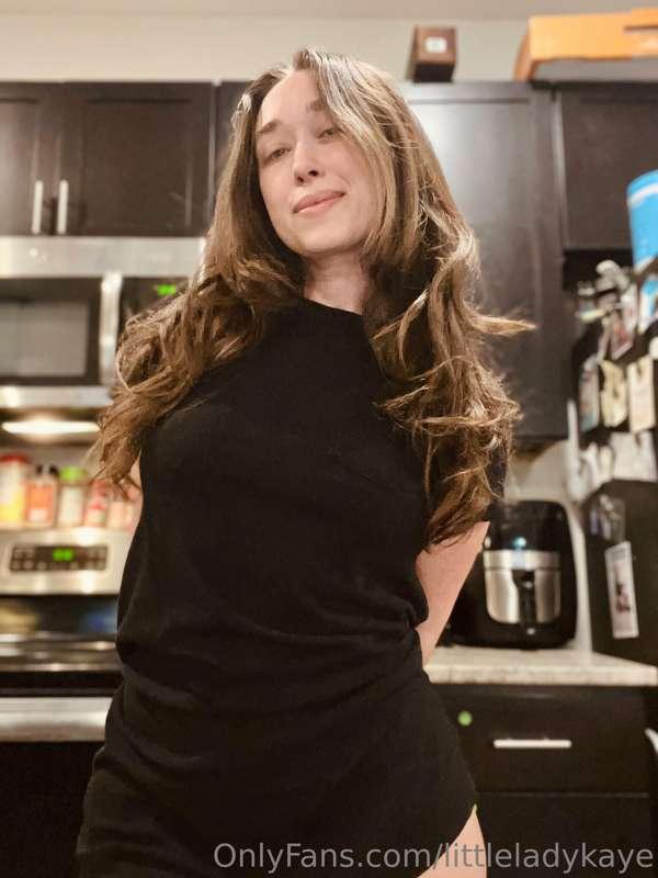 Sometimes I just wanna be a hot wife in the kitchen.

I’m no..