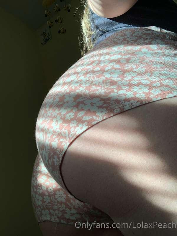 Swipe for side boob 😉