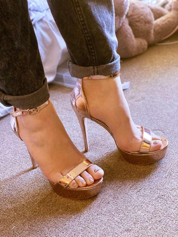 These are my new shoes! 💕💕
I have a list of people who like ..