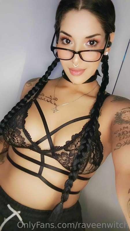 Let's have fun today?  😈
ONLINE NOW 👀