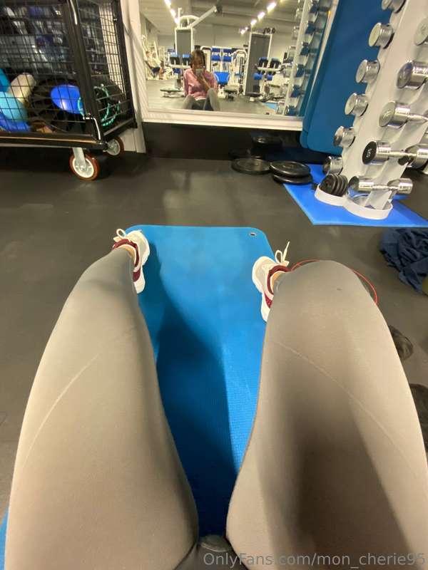 Wanna be my gym buddy ? 😍