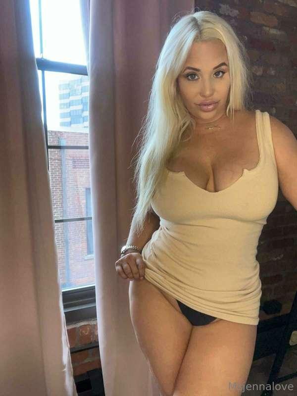 Happy hump day !!! Slide in my dms I have a surprise for you..