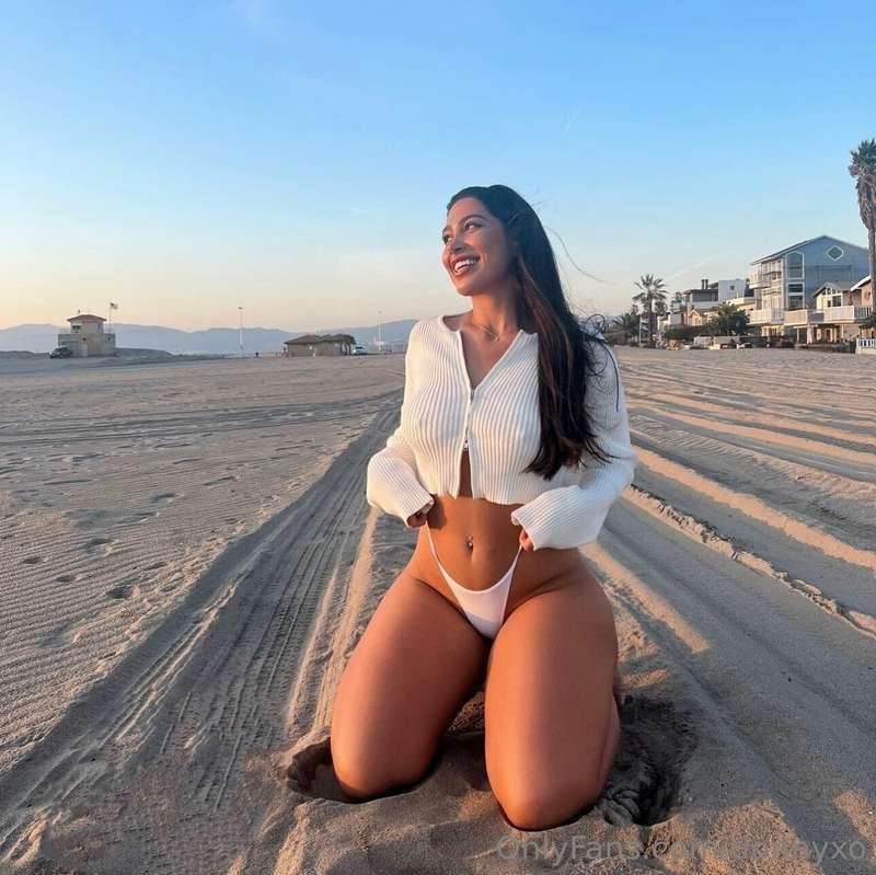 Thick thighs k*ll guysss😏🤭